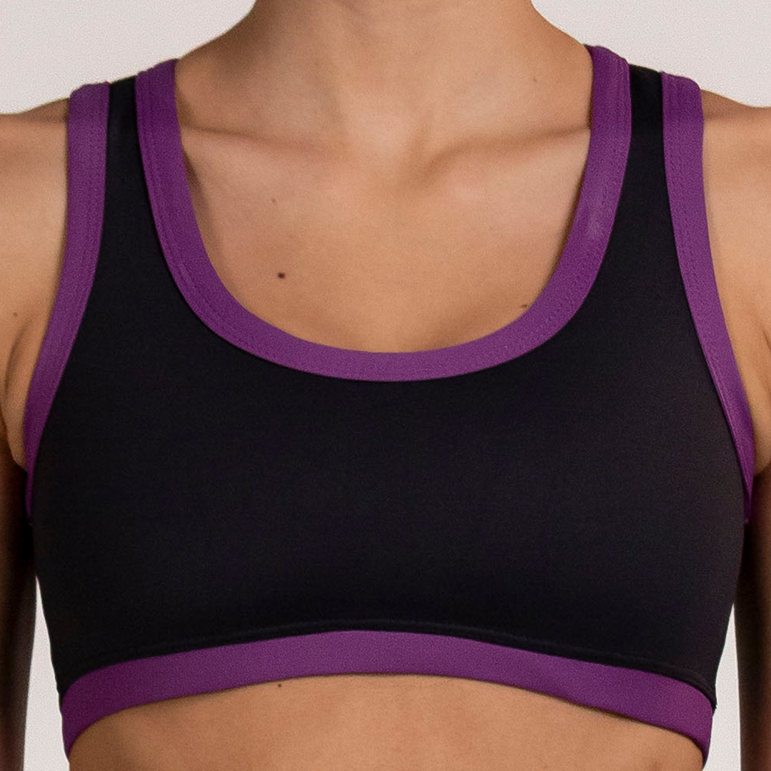 Front neckline: